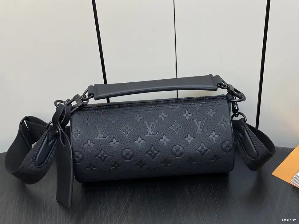 LOUIS Soft VUITTON PM Polochon 0330